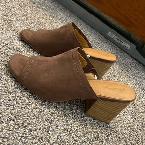 Universal Thread short heel • brown • Size: 8.5